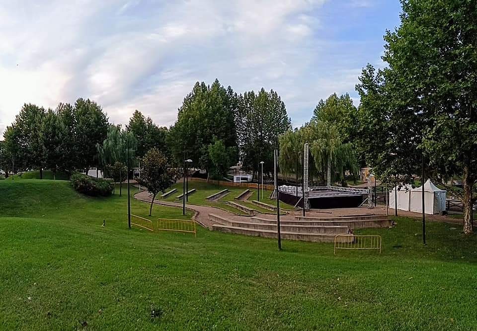 🐈‍⬛Auditorio del Parque Fluvial Feliciano Vegas, lugar donde se desarrollará gran parte del Festival Novela Negra “Gata Negra”

💚Un marco incomparable que aportará encanto al festival.

#FestivalGataNegra