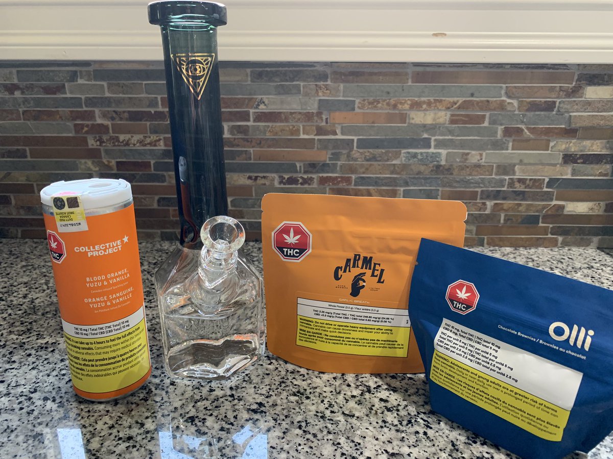 Dogdogerino's tweet image. Big thanks to the folks at @carmelcannabis @PeakProcessing #CollectiveProject and #Ollibrands for making the post-vacation blues not suck so much. You all rock 👍