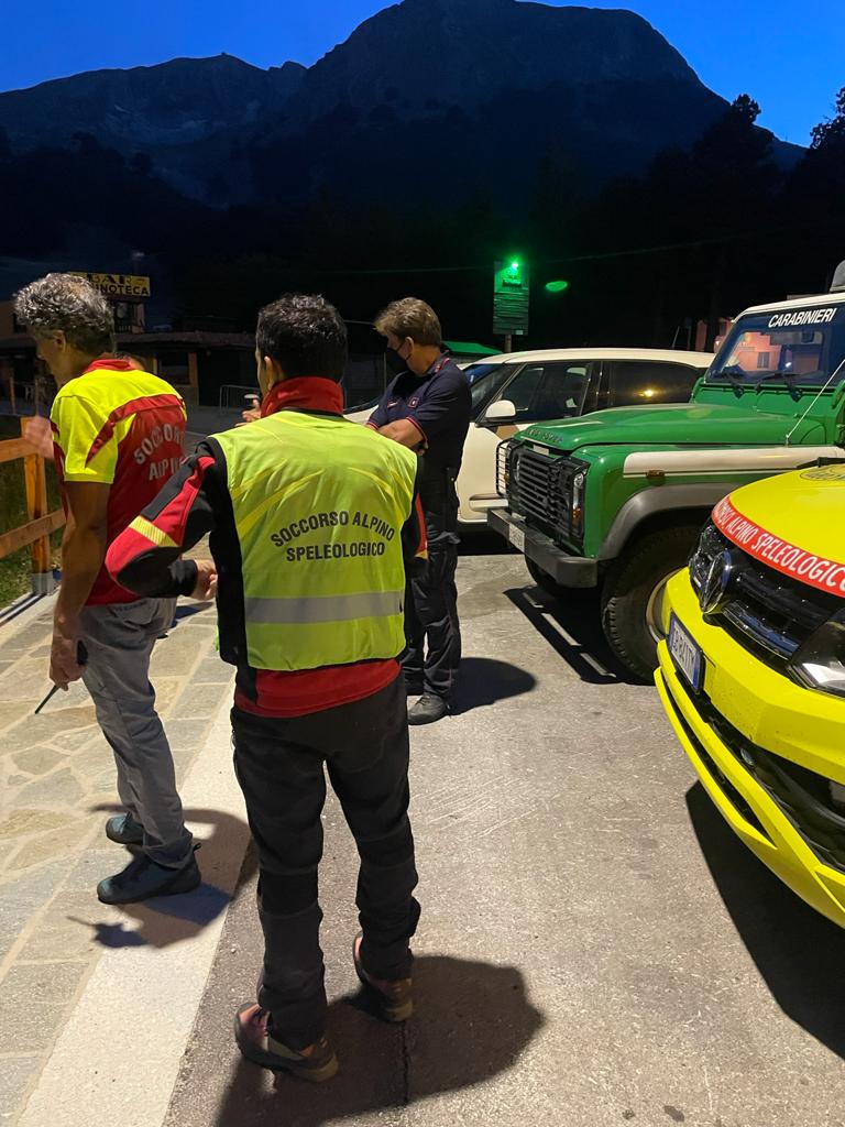 TgrRaiMolise's tweet image. Tre turisti tedeschi dispersi sul #Matese ritrovati dagli uomini del Soccorso Alpino e Speleologico, stanno bene
#IoseguoTgr @_Carabinieri_