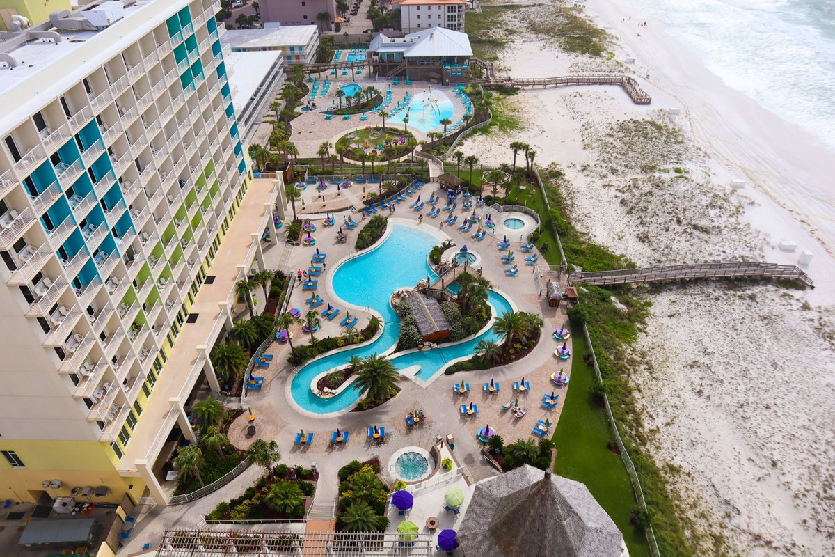 HIRPcolaBeach's tweet photo. Picture perfect paradise. 💙 #HolidayInn #PensacolaBeach https://t.co/hYBtzatBps