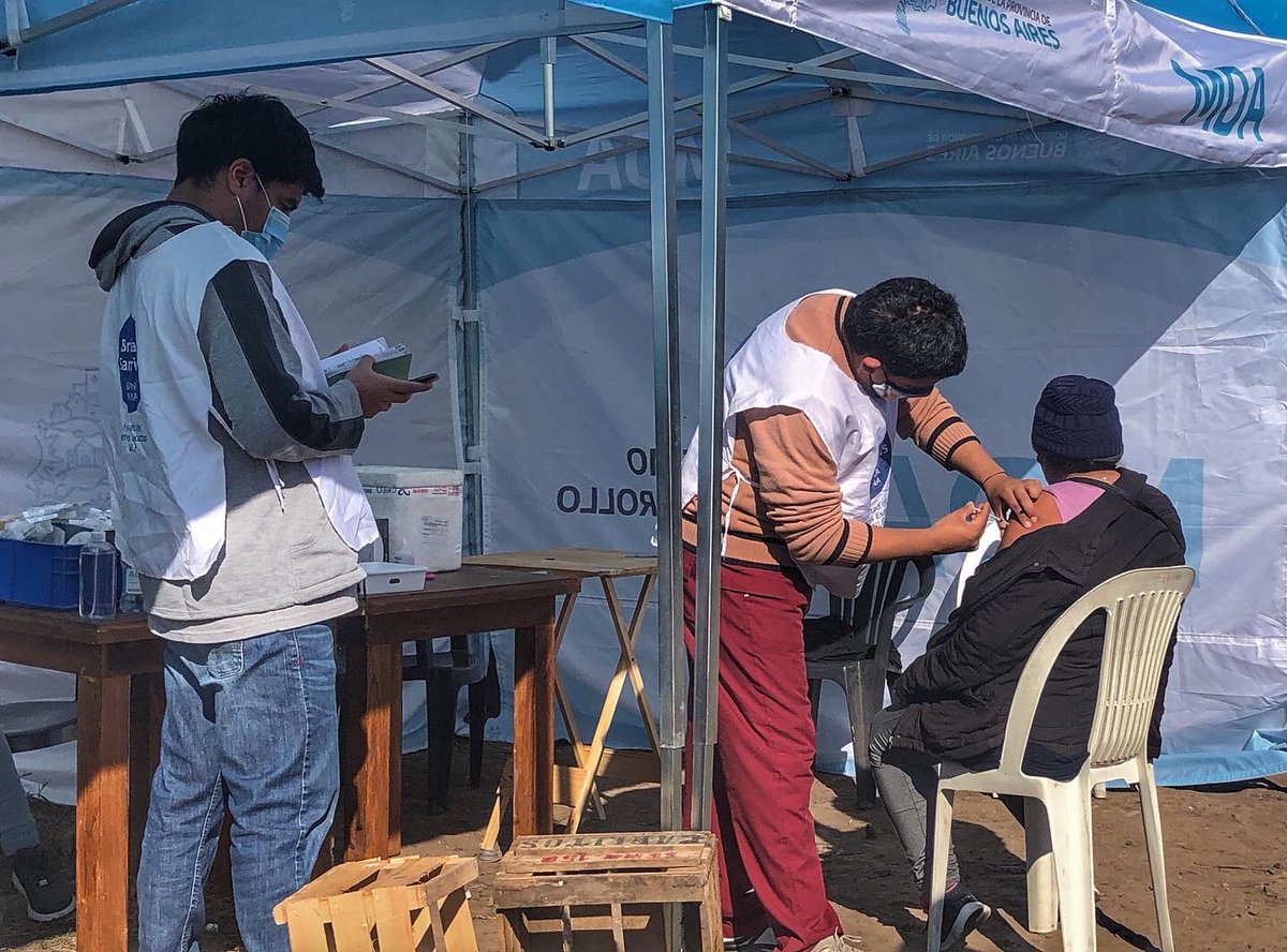 NanoCaraOK's tweet photo. Hoy #Lunes estuvimos en #Abasto en la quinta del compañero productor Salvador donde se realizó una #JornadaInterministerial 👏🏽
Más de 200 familias accedieron a:
💉Vacunación de calendario
📝Asesoramiento del #CaJus
💻Actualización trámite #AUH
#LaPlata
#EstadoPresente💙💪🏽 https://t.co/n0Yfbnzm4q