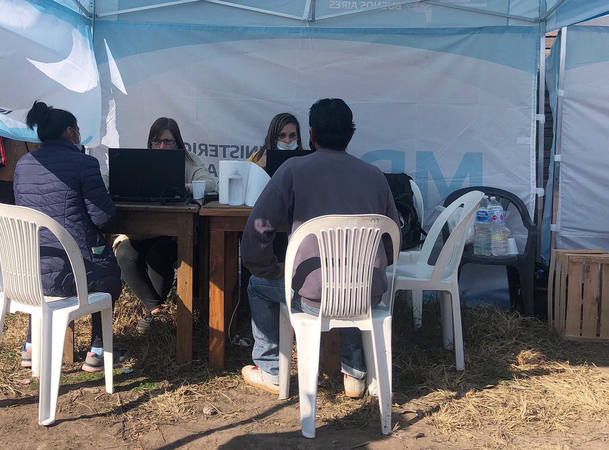 NanoCaraOK's tweet photo. Hoy #Lunes estuvimos en #Abasto en la quinta del compañero productor Salvador donde se realizó una #JornadaInterministerial 👏🏽
Más de 200 familias accedieron a:
💉Vacunación de calendario
📝Asesoramiento del #CaJus
💻Actualización trámite #AUH
#LaPlata
#EstadoPresente💙💪🏽 https://t.co/n0Yfbnzm4q