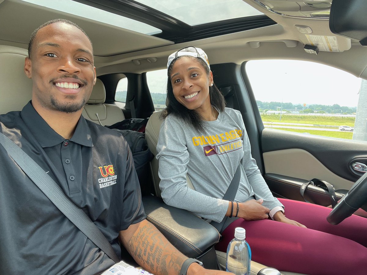 ucwv_wbb's tweet photo. #run4rosesclassic2021 We are on the way !! https://t.co/ncwId2GQCM