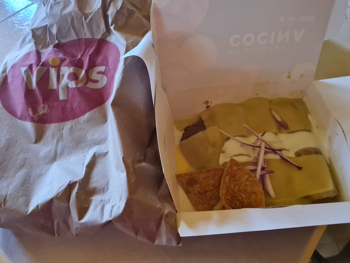Arzenik89's tweet photo. Cuando a mi esposa @illyjues no le da tiempo preparar mi desayuno me lo manda ❤ https://t.co/TzUs2oGEwY