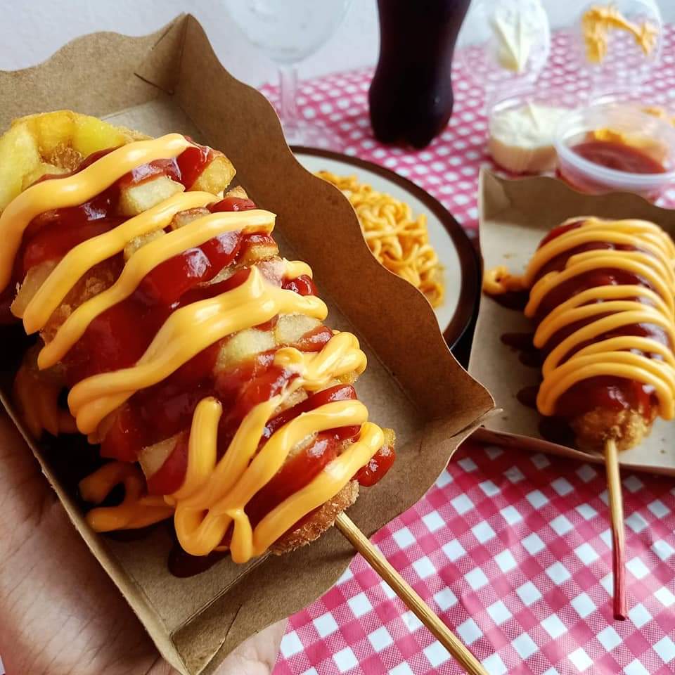 pmny__'s tweet photo. คอร์นด็อกชีส🧀✨
สูตรแป้งเกาหลี!ชีสแท่งใหญ่ใส้กรอกคุณภาพ

❤️🖤Hot dog Korea ❤️🖤
👉แบบเกล็ดขนมปัง
- ชีส + ใส้กรอก
  ไม้ละ 30 บาท
- ชีสล้วน
  ไม้ละ 30 บาท
 
👉แบบเคลือบมันฝรั่ง
- ชีส + ใส้กรอก
  ไม้ละ 35 บาท
- ชีสล้วน
  ไม้ละ 35 บาท https://t.co/Zyx2Ok8XwP