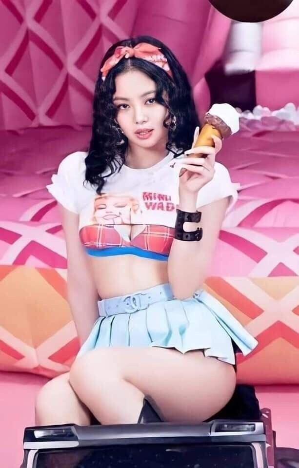 darkdskkim's tweet photo. She’s so slutty I wanna fuck her so much https://t.co/FDXlVgcuuF
