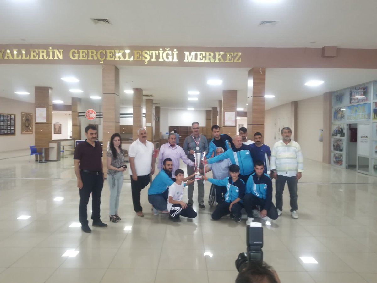 Şampiyon olup süper lige çıkan Eyyubiye Belediyesi Ampute Futbol takımımızı onurlandırarak takımımıza her türlü destek sözü veren Eyyübiye Belediye Başkanımız sayın Mehmet Kuş'a kulübüm ve ampute futbol takımım adına teşekkür ederim <a href="/mehmetkusnet/">Mehmet Kuş 🇹🇷</a> <a href="/FatmaKeber/">Fatma Keber</a> <a href="/serdar_bsk/">SeRdar YıLdıRım🫶</a>