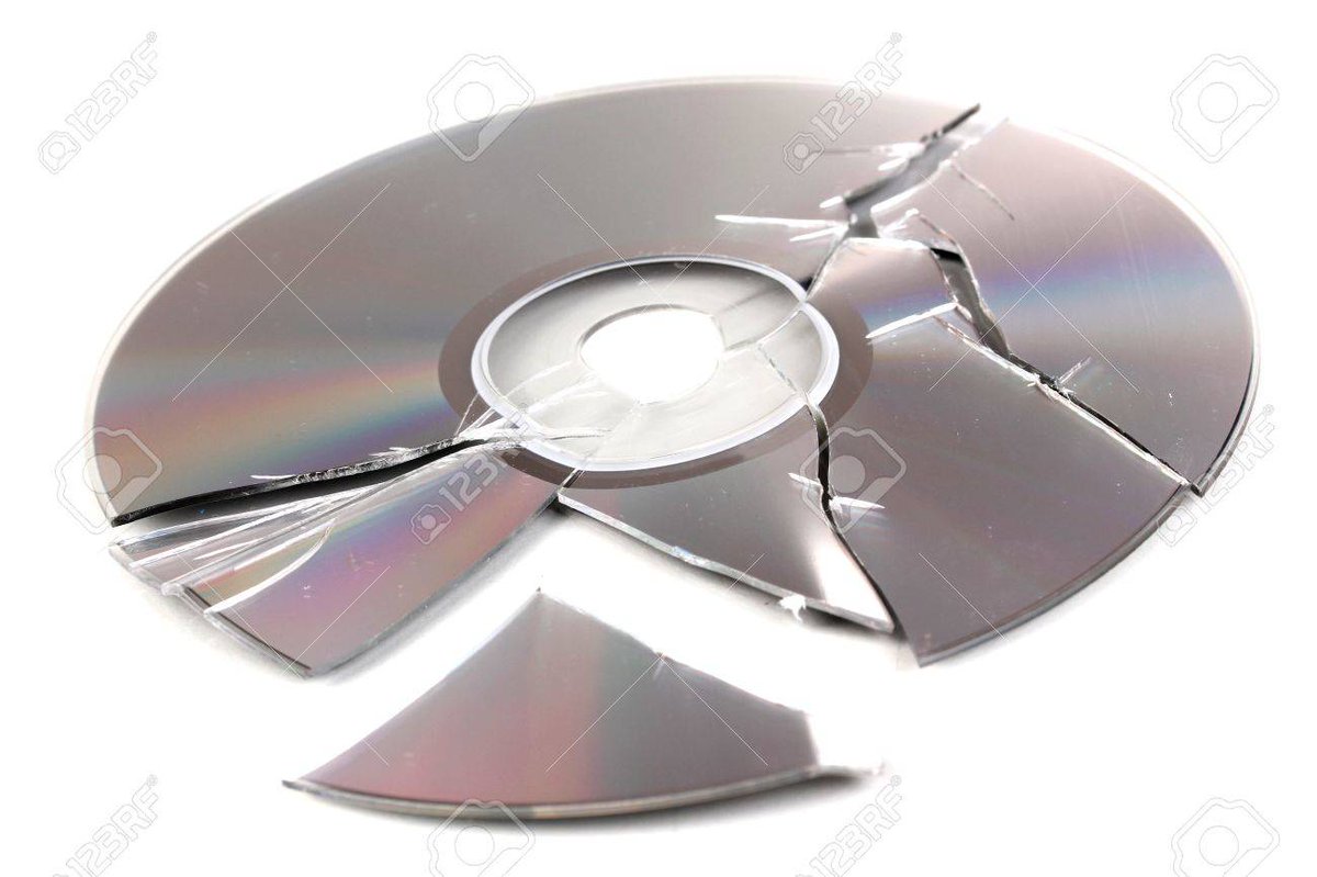 Разбитый диск. Болванки СД ARG. Сломанный диск. Компакт диск.