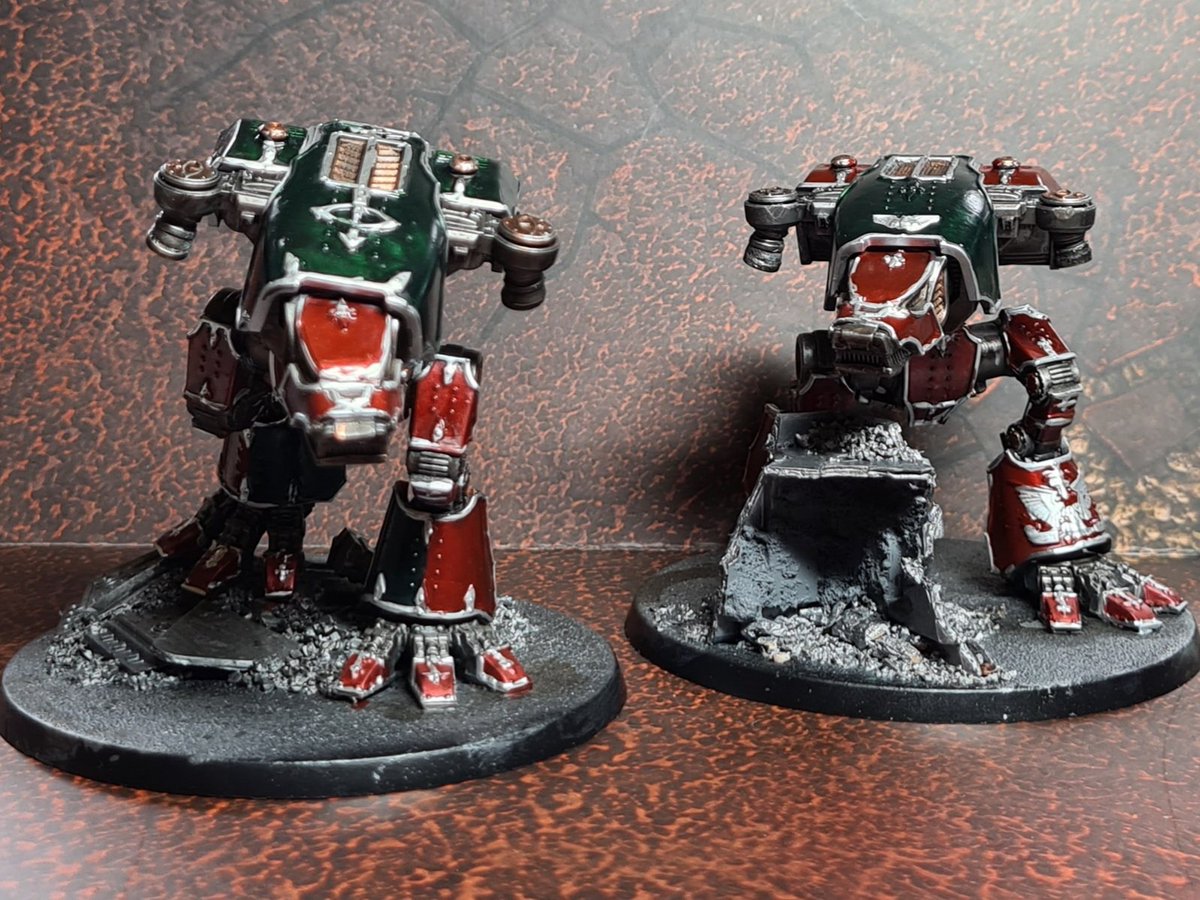 Pigeoneater's tweet photo. Got some hobby mojo going today and managed to put basecoats down on the trim for a pair of warhounds.
#Warmongers #WarhammerCommunity #PaintingWarhammer #paintingforgeworld #enginekill #titanicus https://t.co/msI1kq4ODX