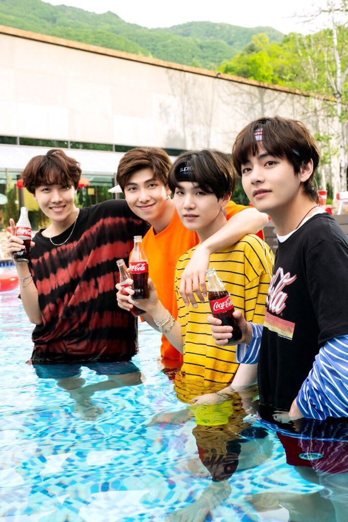 parkbogumfamiIy's tweet photo. 21.07.06 🤗 3 years ago . . . . . ✍️ @BOGUMMY
18.07.06 | #CocaCola BTS
#박보검 #ParkBoGum #パクボゴム
#朴寶劍 #พัคโบกอม #CokeStyle
#WeWillWaitBogum #210706pbgfam
https://t.co/rKihYcK5LD
@ Blossom_Entertainment https://t.co/gKJXhHrqur