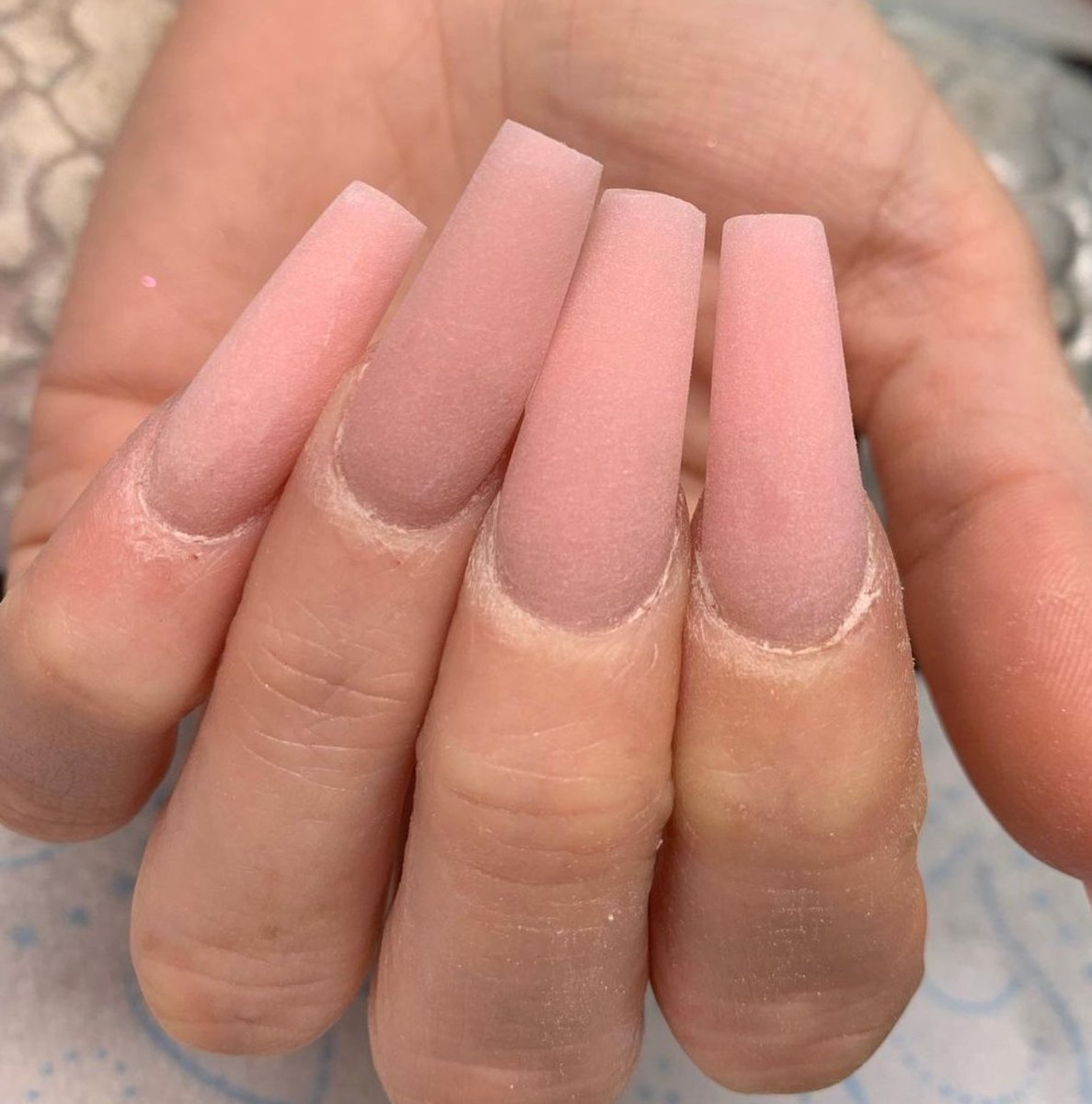 npdirect's tweet photo. Swipe for the process 😍 Nails by @sarahvernon88 using Halo's Poli Build formula in Sheer Pink ✨ 

Products used: @purenailsuk
Halo Poli Build Sheer Pink
Halo Elite Nail Forms
Halo LED/UV Precision Gel - Liquid Control

#coffinnails #npd #nailprep https://t.co/9TKOUHyVFT