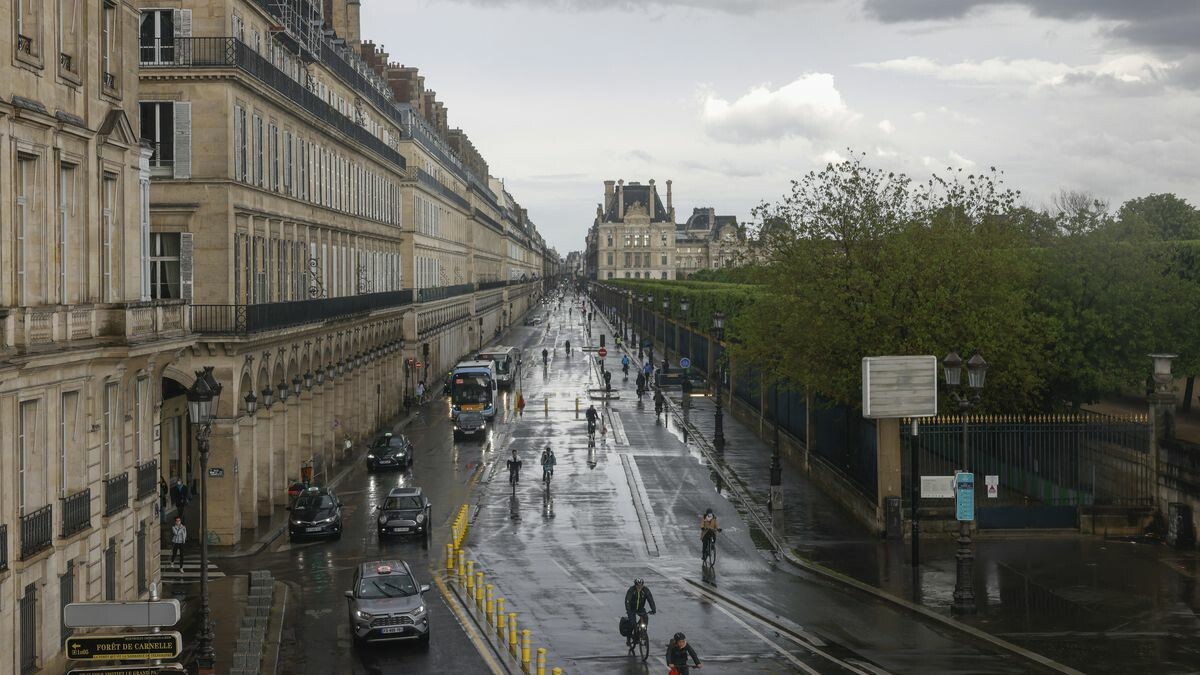 Adieu tabourets champignons, bancs en bois Mikado, et balises jaunes... la ville de Paris répond à la polémique #saccageparis
➡️ l.leparisien.fr/vZa1