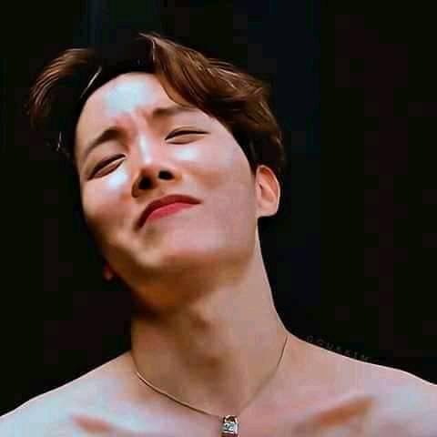 BTSMexico_twt's tweet photo. "QUE MAL TE VEZ IGNORANDO A J-HOPE"😋💜
#JHOPE #BTS #JHOT https://t.co/09wNPWpeoc