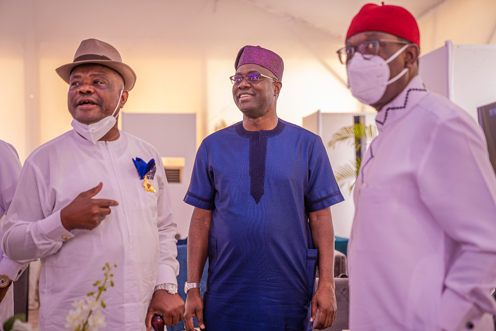 seyimakinde's tweet image. We also resolved that in keeping with the politics of fairness and equity, the next president of Nigeria should emerge from the south. We further rejected the removal of the electronic transmission of election results from the proposed Electoral Act.