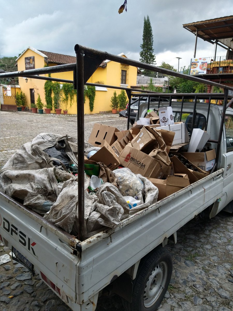 SomosCirculo's tweet photo. Así comenzó nuestro #LunesDeRecoleccion 
¡Poco calor y mucho reciclaje! https://t.co/KKu82bCYaM