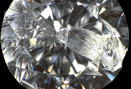 EquityDiamond's tweet photo. #KnowYourDiamonds #Shapes7 #Cleavages4 #Flats 
4-Cleavages tend to be found as flat stones with very #LowYieldWeight when manufactured favouring #LowDepthThinGirgle #EmeraldCut, however, they still can be used for #LowEndJewellery. Some finished products may have cleavage marks. https://t.co/53zREDSrOX