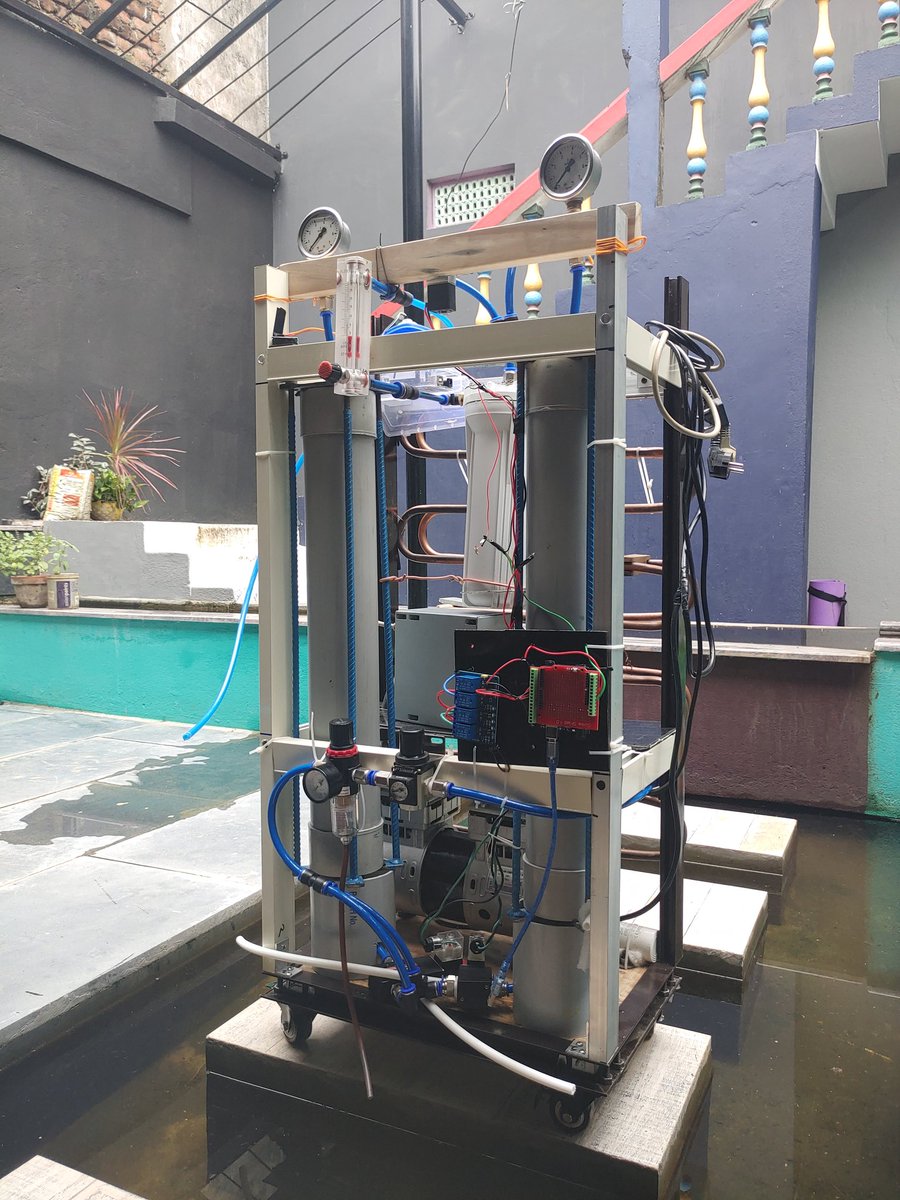 KumarAn96510252's tweet photo. We have made a low cost oxygen concentrator giving 94% purity at 20lpm.Unfortunately if the 3rd wave comes we want to make India give it a fair fight. As your Institute has one of the best labs and testing facilities,please help us make it improved and certified.@achyuta_samanta https://t.co/wna1aJHKOw
