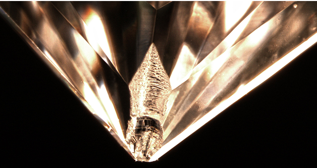EquityDiamond's tweet photo. #KnowYourDiamonds #Shapes7 #Cleavages4 #Flats 
4-Cleavages tend to be found as flat stones with very #LowYieldWeight when manufactured favouring #LowDepthThinGirgle #EmeraldCut, however, they still can be used for #LowEndJewellery. Some finished products may have cleavage marks. https://t.co/53zREDSrOX