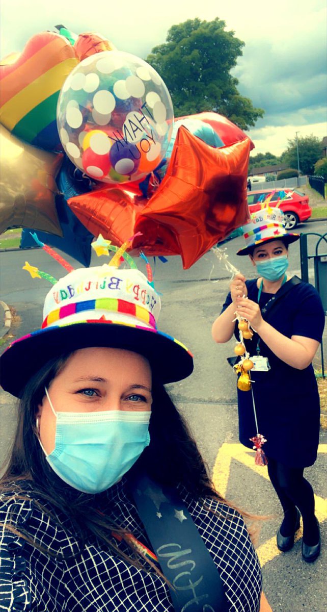 🎉🎊  HAPPY BIRTHDAY NHS!!  🎉🎊

Had a lovely day with @Leanne21108730 delivering cakes and balloons (thank you <a href="/tandgicft/">T&G Integrated Care</a>) to  <a href="/amhay70/">Amanda Hayden QUEENS NURSE SPQDN District Nurse</a> <a href="/lorrain32553468/">lorraine phillips</a> <a href="/peter_grace3/">Digital Pete</a> <a href="/CareExtensive/">Extensive Care</a> @MIchaelaFletch <a href="/Angemurray1973/">Angela Murray</a> and many more community teams!!