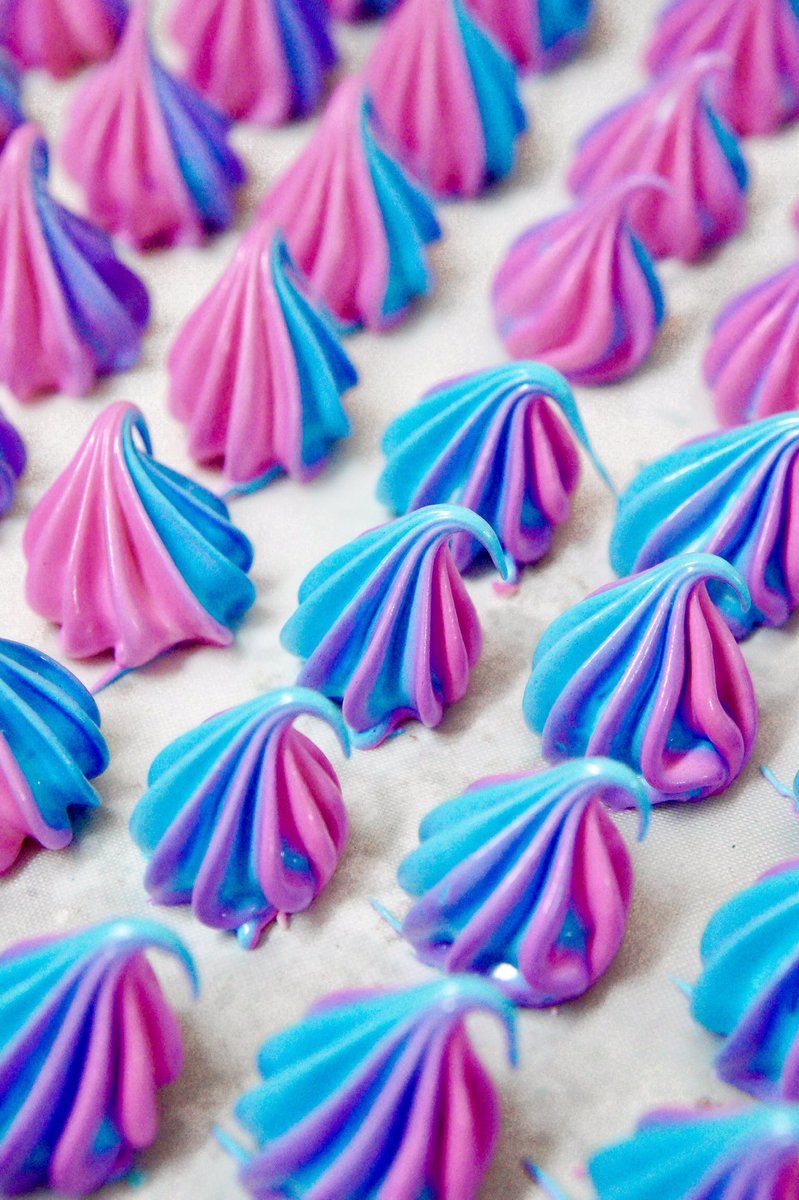 amersapik's tweet photo. OUR UNICORN MERINGUE !
Sweet &amp; melt in your mouth goodness 💕 
By #AddictiveCookissHq 

Freshly baked ! Order now ! ⬇️
https://t.co/RQ5hjkwdEz

BEFORE                          AFTER https://t.co/Hx1SqSLa5F