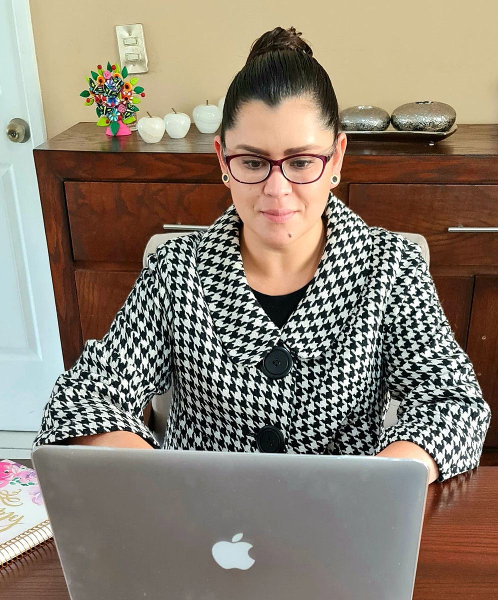 malugarciacolin's tweet photo. ✤LUNES✤
Con L  𝗱𝗲 𝗹𝗼𝗴𝗿𝗮𝗿 𝘁𝗼𝗱𝗼𝘀 𝘁𝘂𝘀 𝗼𝗯𝗷𝗲𝘁𝗶𝘃𝗼𝘀 ❁ ❁❁

💁‍♀️Esta mañana comenzamos nuestro día con toda la actitud🤩   Presente en sesión de Cabildo.Les abrazo a la distancia 🤗 https://t.co/yQWuFdPVTJ