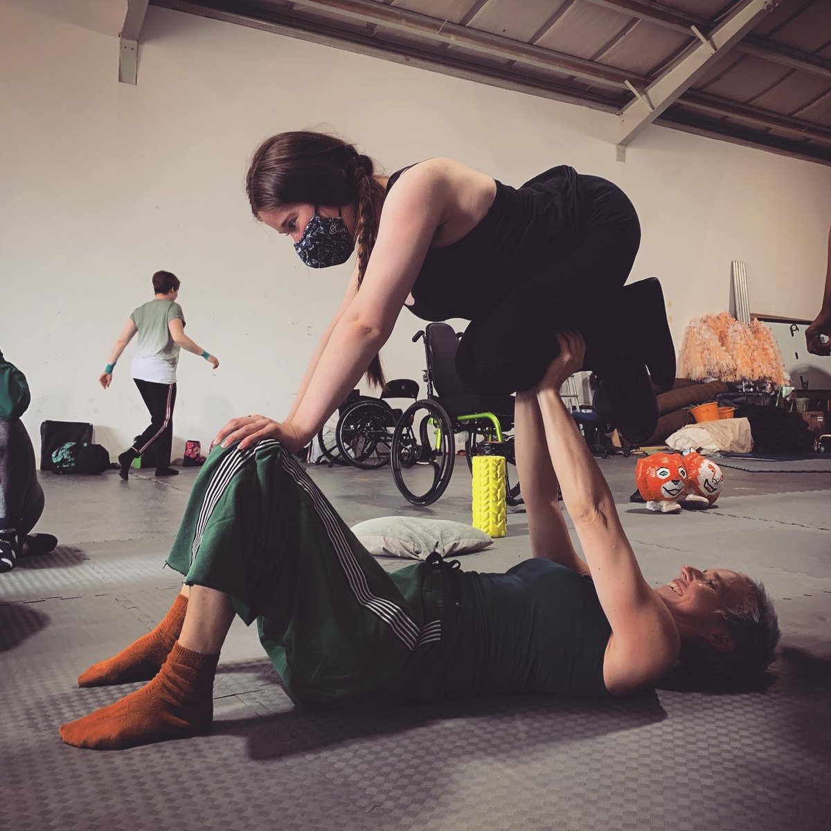 DarylAndCo's tweet photo. More training fun with @Mimbre_Acrobats on our Inclusive Acrobatic residency as part of our #BluePrint2020 support from @WWconsortium #LookMumNoHands #OutdoorArts https://t.co/zFJg96A91u