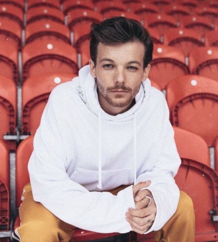 PaliBluegreen's tweet photo. Louis Tomlinson es todo lo que está bien, ayer, hoy y mañana, siempre será lo mejor que nos pudo haber pasado. https://t.co/kCSHs55rBK