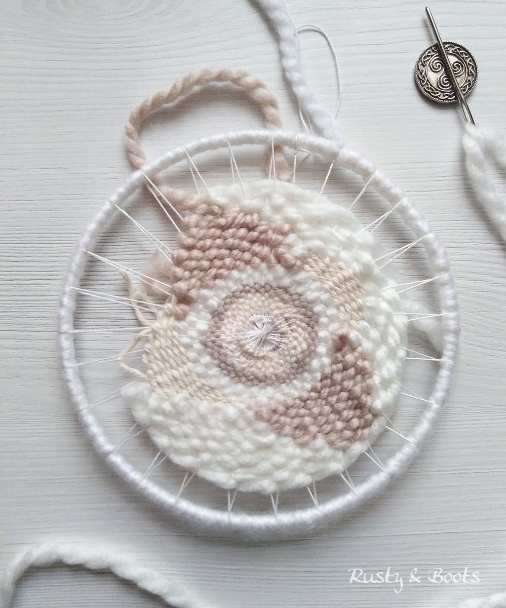 RustyandBoots's tweet image. Getting there with my weaving. I'm keeping this neutral but may do more with colours. Do you prefer neutral or colourful styles?
#WIP #weaving #wallart #YourBizHour