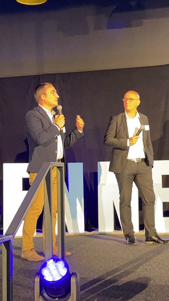 Le vainqueur du 1er prix de la Mayenne Innove 2021 est la société @GroupeJouve, un grand bravo à eux 🏆👏 #lamayenneinnove #innovation #sante #jouve #btob