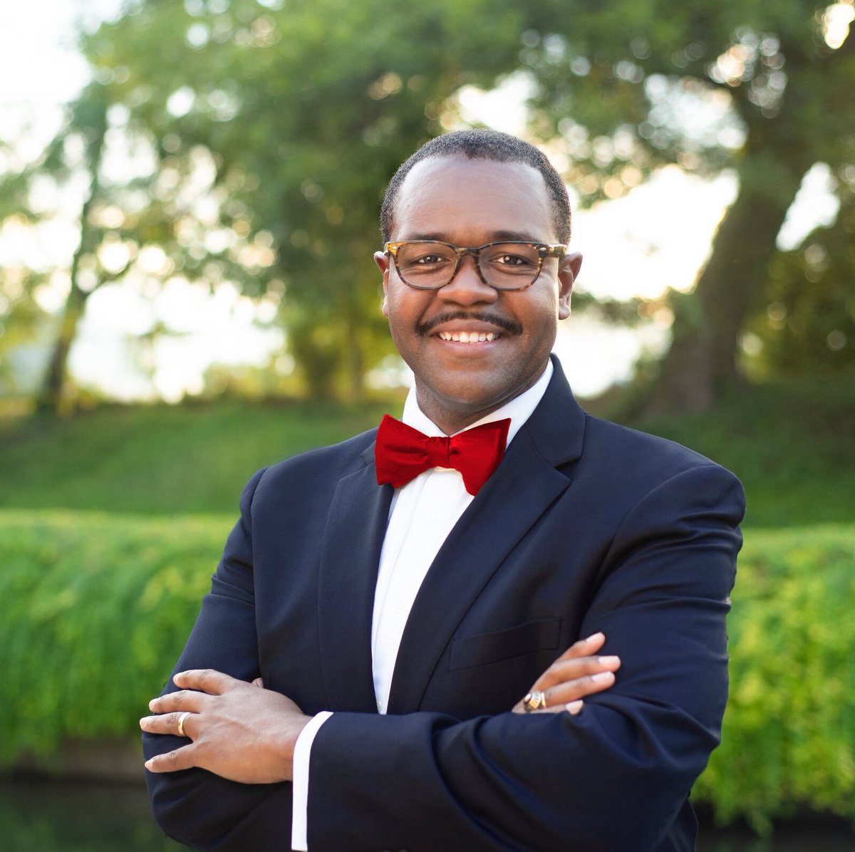 CampusSonar's tweet photo. .@ItsDrMordecai considers it part of his mission to lift people up and set a positive example. He does just that on this episode of @HESPodcast. He talks about creating safe spaces, maturing into social justice, and turning feelings into productivity.
https://t.co/03G5JxgClz https://t.co/c3vnsWhVz6