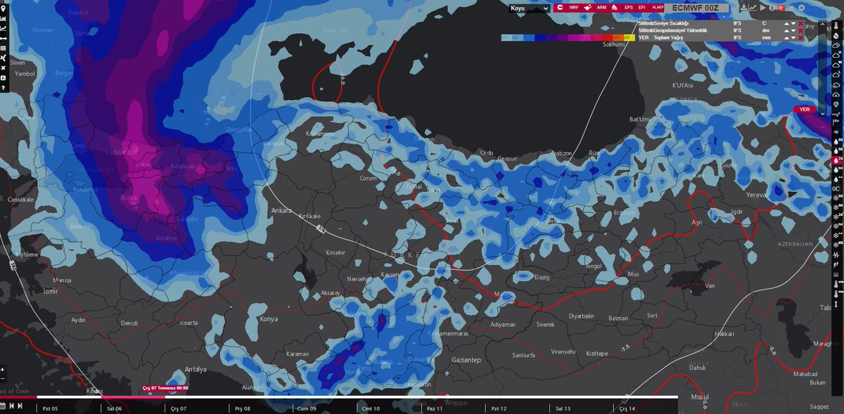 Sistemin girmesine 10 saatten az kaldı ama modeller siklonun yerini sürekli değiştirdiği için şiddetli yağış alanı da değişiyor. ECMWF modeli bile sapıttı diyebiliriz. Dün 12 GMT çalıştırmasında Zonguldak'a 200 kg yağış veren model 00  GMT'de İstanbul merkezli kuvvetli veriyordu.