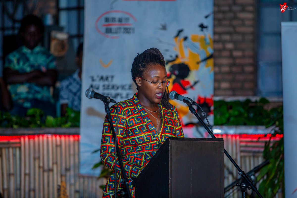 YBurundi's tweet photo. Durant cette période, le public aura droit à 3 scènes itinérantes, 7 concerts, 4 résidences artistiques et 4 ateliers de formation, le tout sous le thème "L'art au service du peuple", comme l'a rappelé Elodie Ishimwe directrice du @FestivalVuga.

#Burundi #divertissement https://t.co/fLLrkYQezh