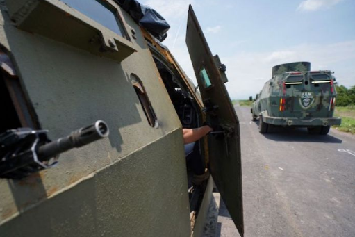 #IMÁGENES | CJNG exhibe fortaleza; los supuestos criminales posan ante la cámara mientras alzan sus armas y muestran el repertorio de arsenal  sinembargo.mx/04-07-2021/399…