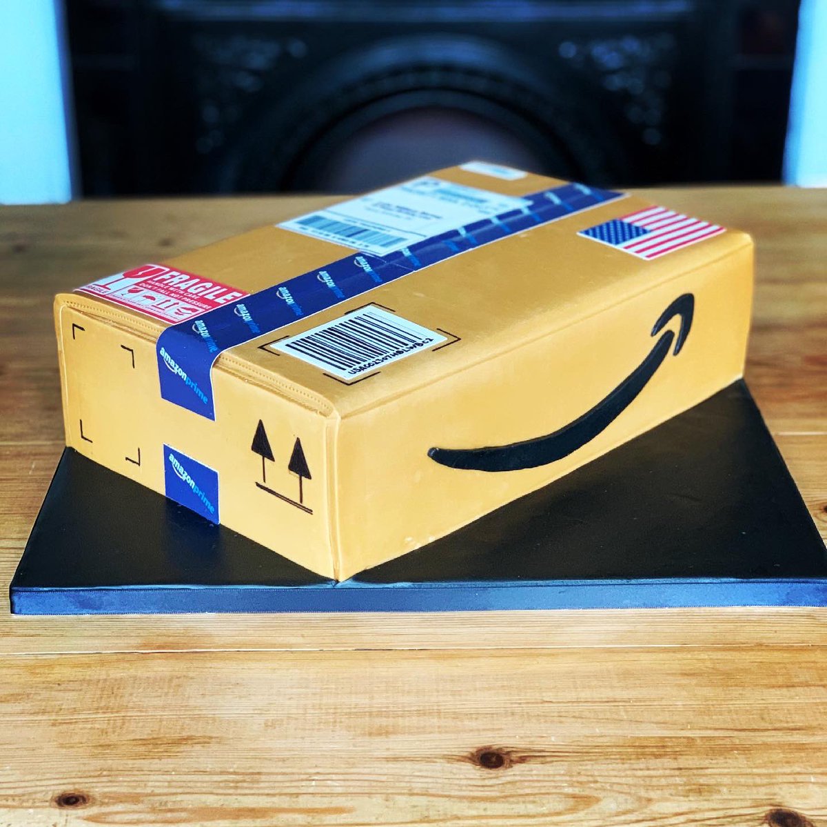 Clintons_Cakes's tweet photo. Another Amazon delivery box cake this week @clintons_cakes a cake made to look like a Amazon package and it’s all edible...#cake #cakeart #bespoke #bespokecake #london #londonlife #buckinghamshire #foodie #alledible #amazon #amazonprime #specialdelivery #birthday #birthdaycake https://t.co/tBZDhfCo97