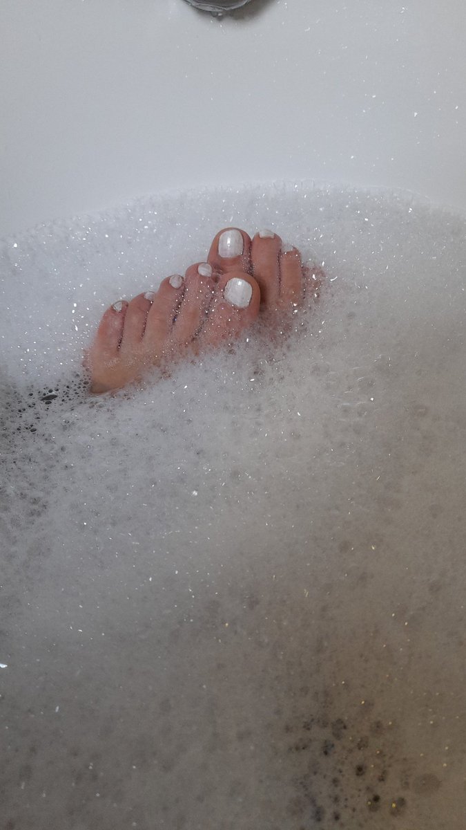 Jetzt erstmal in die Wanne. War 10km laufen.