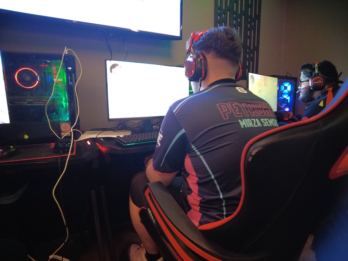 CoastalgamingT1's tweet photo. Coastal Gaming at AGN event Springfield MO.
#AGN #CDL #CDL2021 #CallOfDuty #AGNEVENT #LAN #SPRINGFIELD2021 https://t.co/iGBoQIQI8D