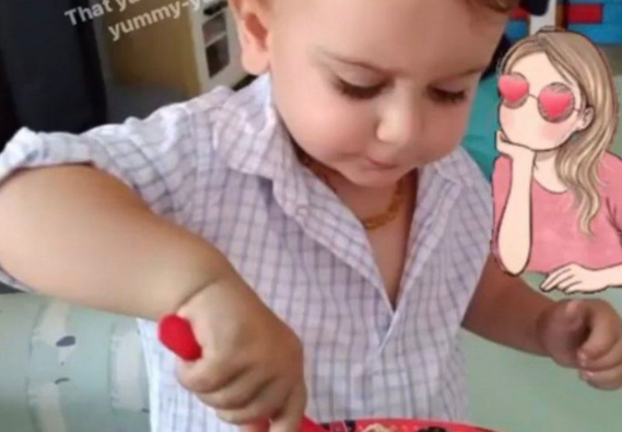 boynundaki kolye açık bağır ve sıfat olarak küçük sedat peker gibi değil mi jshgdjfhgsdf