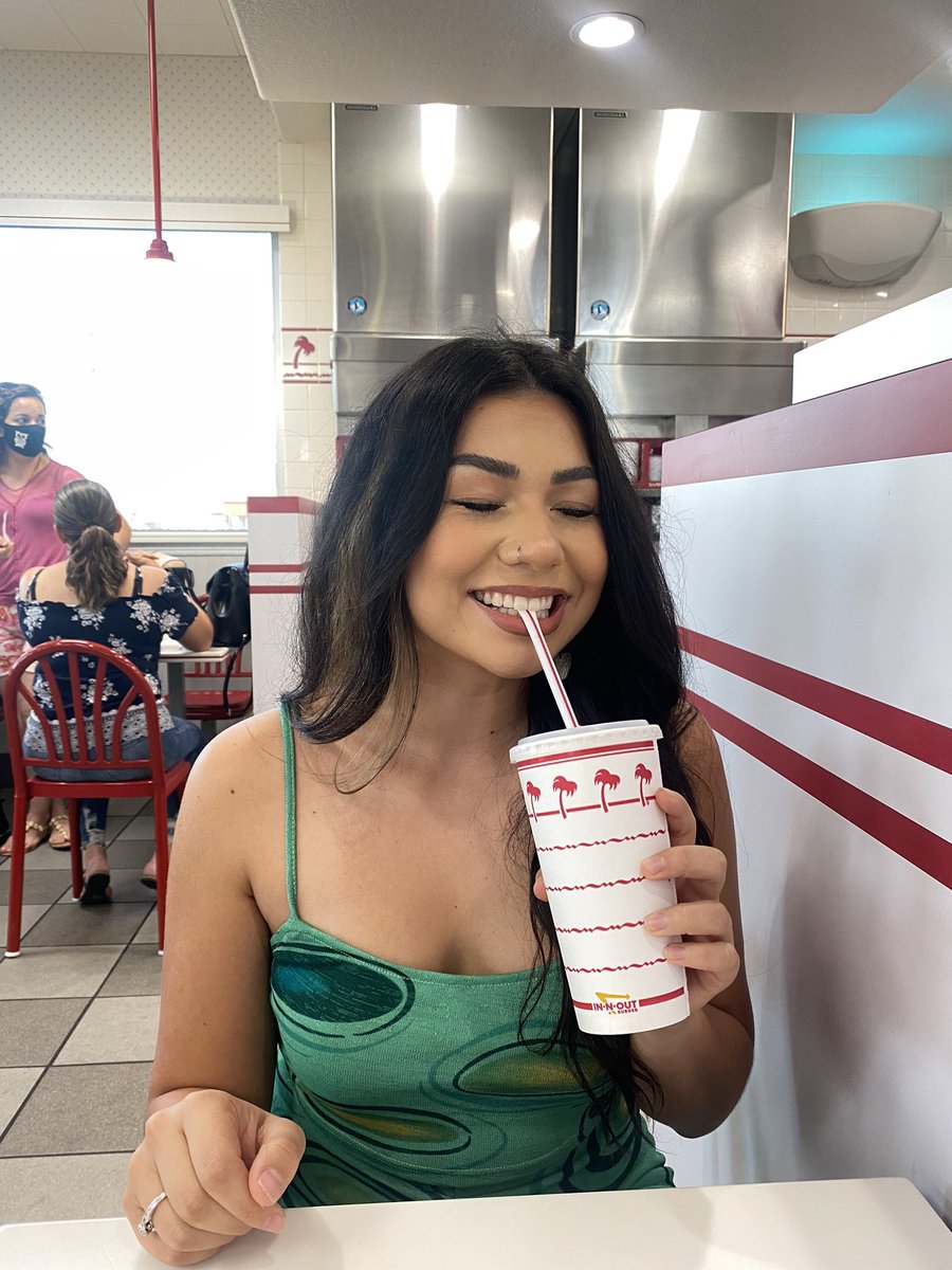 xonessaaxo's tweet photo. If you hate in-n-out fries you can fight me https://t.co/KwEPXRk0yA