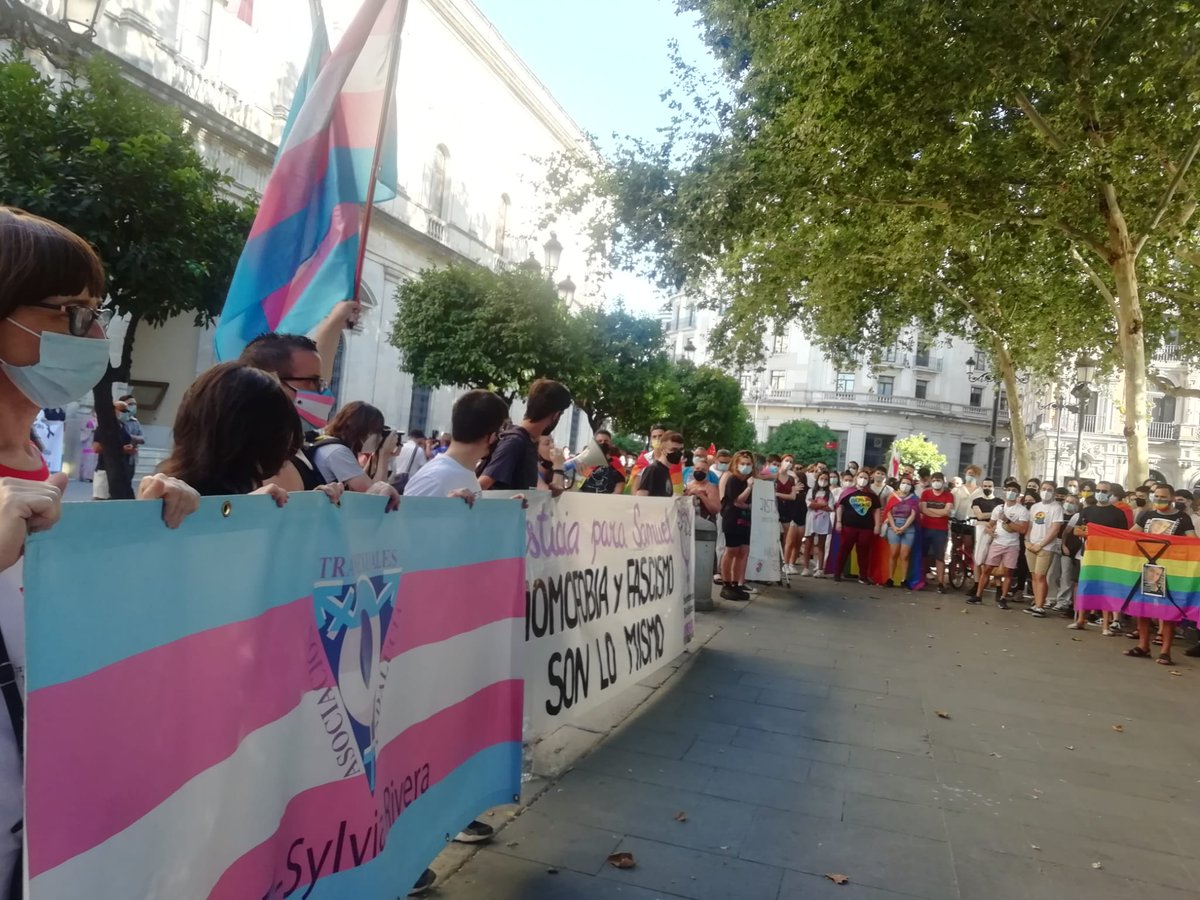 #XustizaParaSamuel #JusticiaParaSamuel 
Sevilla contra el #LGTBIodio ¡¡
Exigimos medidas urgentes YA¡¡