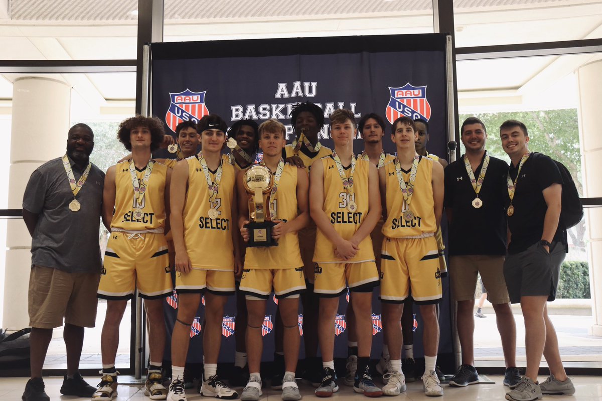 SI Select tweet media