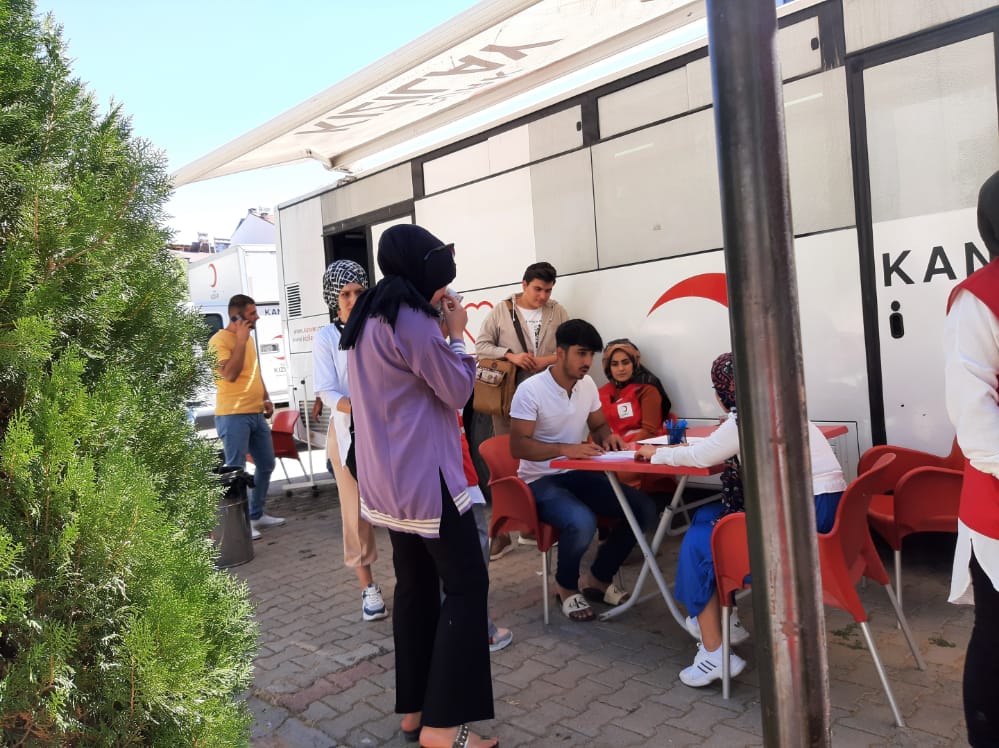 Bugün Kan Bağışı aracımızdan görüntüler. Teşekkürler Kan dostlarımız .