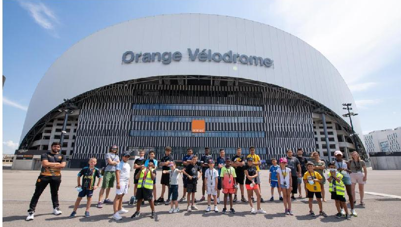 Destimed's tweet photo. ☑️#OVSchool : l’@orangevelodrome accueille des jeunes marseillais pour des vacances apprenantes - @OrangePACA  @SynergieFamily &amp; @omfondation  donnent, le 12 juillet 2021, le coup d’envoi de l’OV School saison 2 qui se tiendra jusqu’au 6 août↘️  https://t.co/g9NWQod30J https://t.co/Iy6HSsLpvs