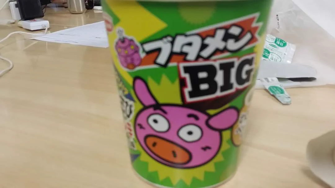 @hyo_co わさび系のカップ麺は「地雷」かも
今は終売してるブタメン(わさび)の例
湯気で目が痛くなります。
一口すするごとにむせります
涙止まりません
なんで職場で泣きながら食わなきゃ
ならんのだ（；´д⊂） 