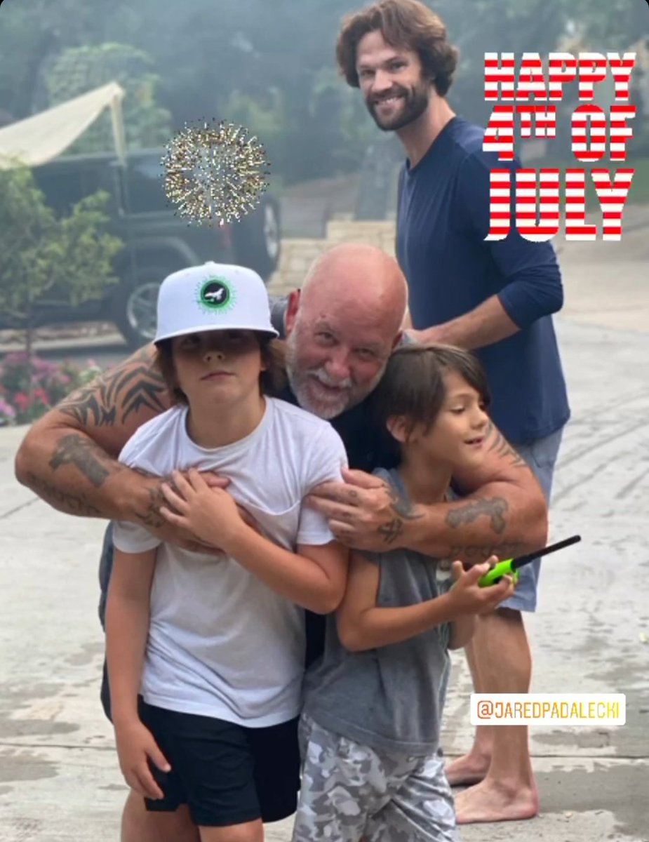 TheWalkerWiki's tweet photo. From @GenPadalecki's stories, featuring @jarpad and @bodyguard4JandJ 🇺🇲
#Walker #SPNFamily https://t.co/IcfM3Tn2dz