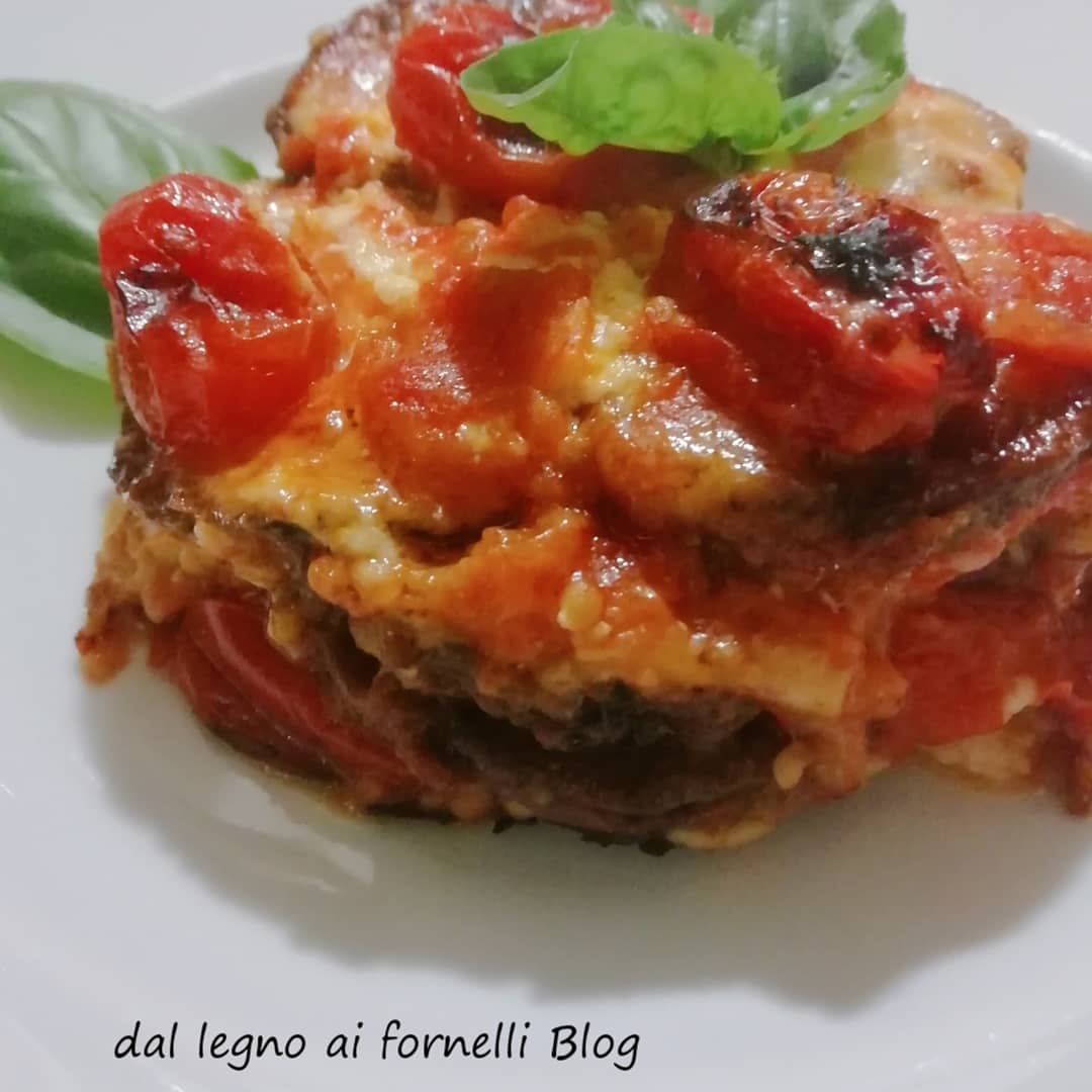 DalLegno's tweet photo. Melanzane, fior di latte, pomodorini e basilico.
La Parmigiana
Ricette e video sul blog https://t.co/dnKAj3t2v9
#foodporn #blogeerfood #dallegnoaifornelli #roadtomolise #foodphotography #cuocoadomicilio #bruttocheffo #Molisami #ohilmoliseesiste #molisntfoodporn #Molisefood #cibo https://t.co/GgqgqdTE8z
