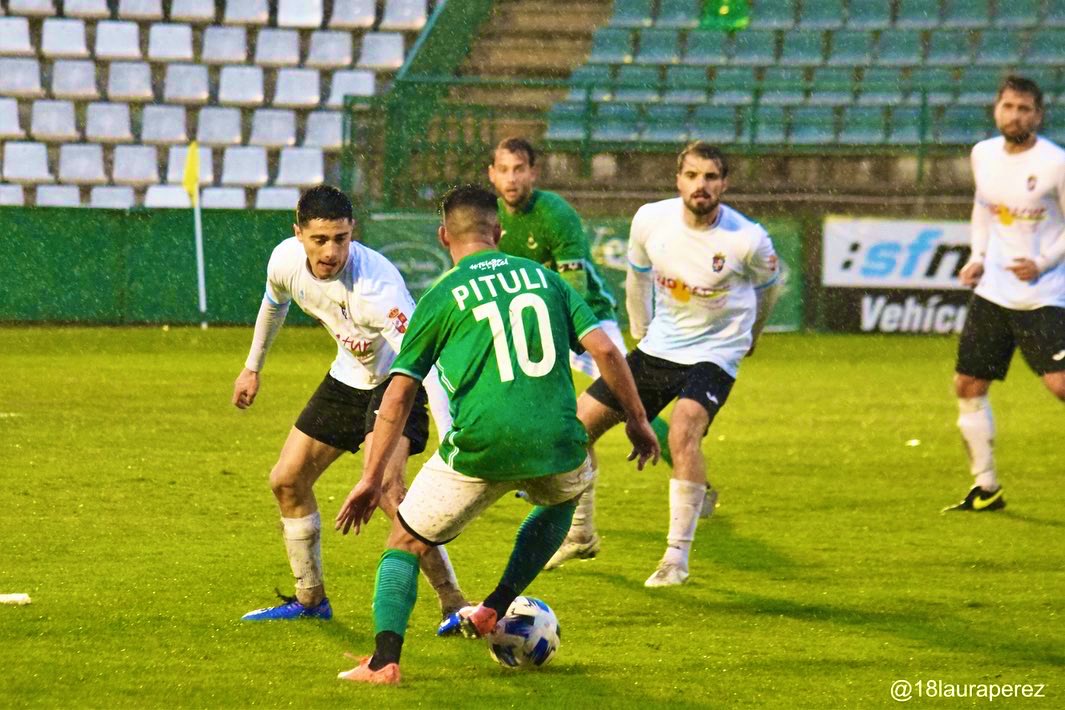 CDTOLEDONEWS1's tweet photo. 🚨 INFORMACIÓN 🚨

Pituli está esperando a la rescisión de su contrato. El extremo quiere recibir la totalidad de su contrato y está descontento porque su objetivo era jugar en Segunda RFEF con el equipo de su vida.

📸 @18lauraperez https://t.co/HyVFdJrX4C