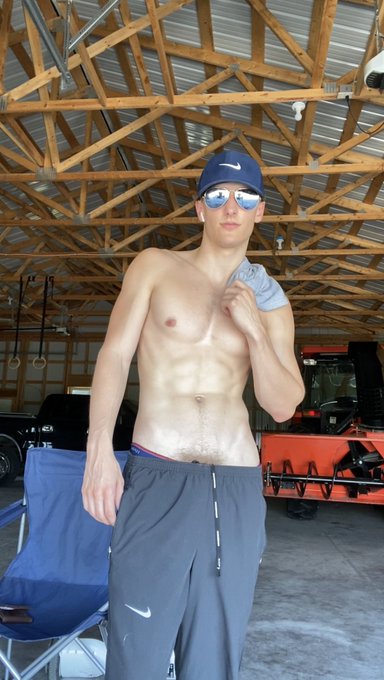 RT if you like hairy https://t.co/CIIgAMLSir