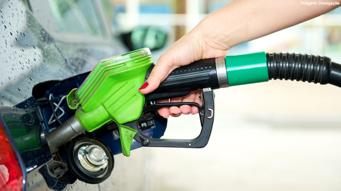 udop_bioenergia's tweet photo. O aumento de R$ 0,16 na gasolina a partir desta terça, resultado de mais 6,2% que a Petrobras (PETR4) dá aos preços, ainda deverá deixar o combustível com boa defasagem na calibragem com o petróleo. Veja mais:
#UDOP #açúcar #etanol #bioenergia I https://t.co/w0b9owRIYA https://t.co/U2drm0Z3ie