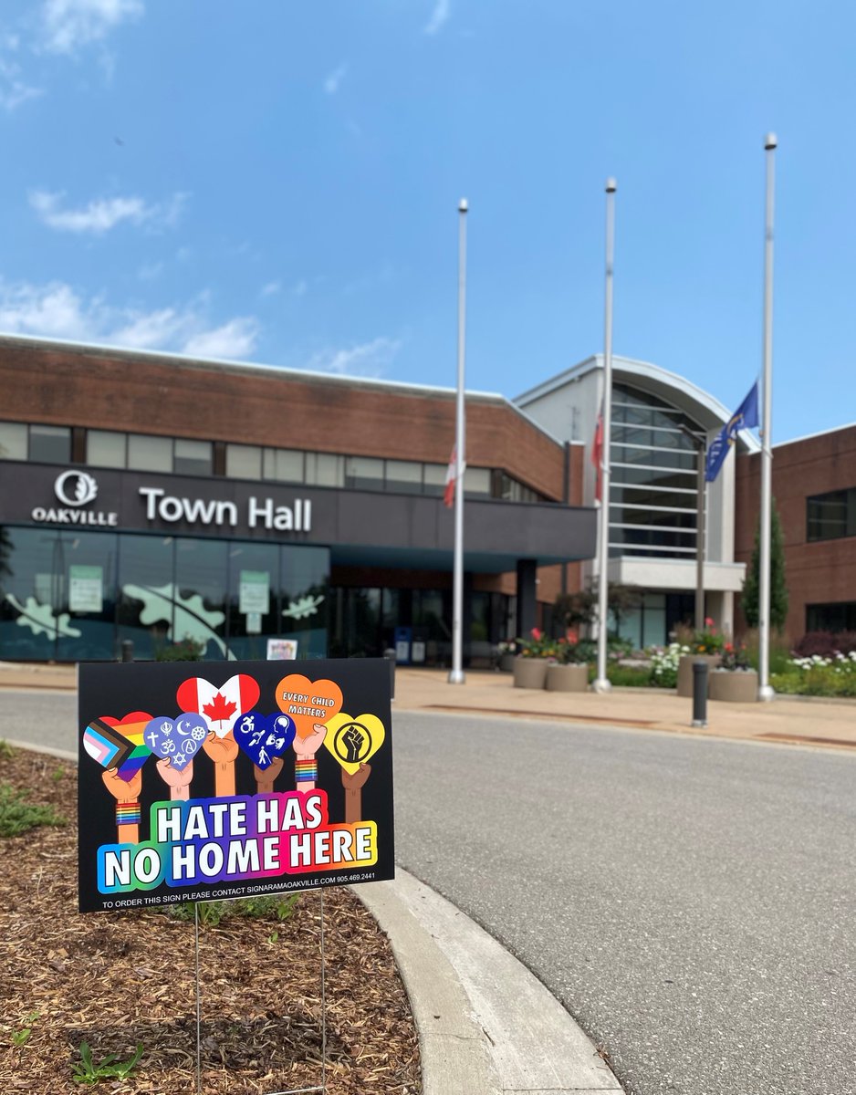 MayorRobBurton's tweet photo. Today, our #Oakville community stood against hate at Town Hall. Thanks to the Interfaith Council of Halton for organizing this event with @HaltonPolice, various community organizations and residents to send this important message: Hate Has No Home Here https://t.co/lURJkklFPz