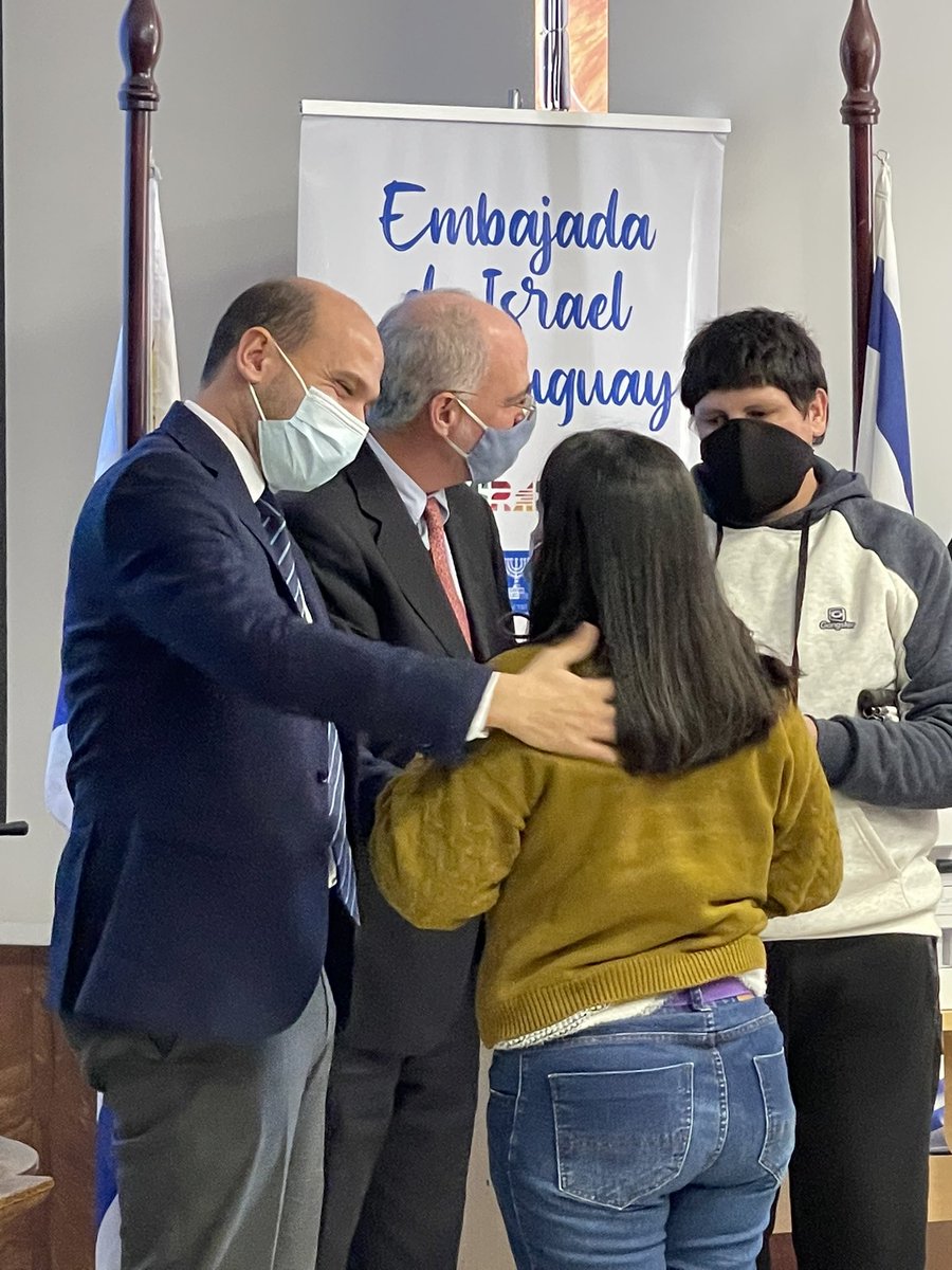 elenalancaster_'s tweet photo. Muy Feliz ! y emocionada por la donación que realizó  la Embajada de Israel de los dispositivos para personas ciegas y de baja visión #OrcamMyEye a @midesuy , a Camila y César se los entregaron hoy , la felicidad de estos chicos te llena el alma . Gracias !!! @IsraelinUruguay https://t.co/Cdno2trpdX
